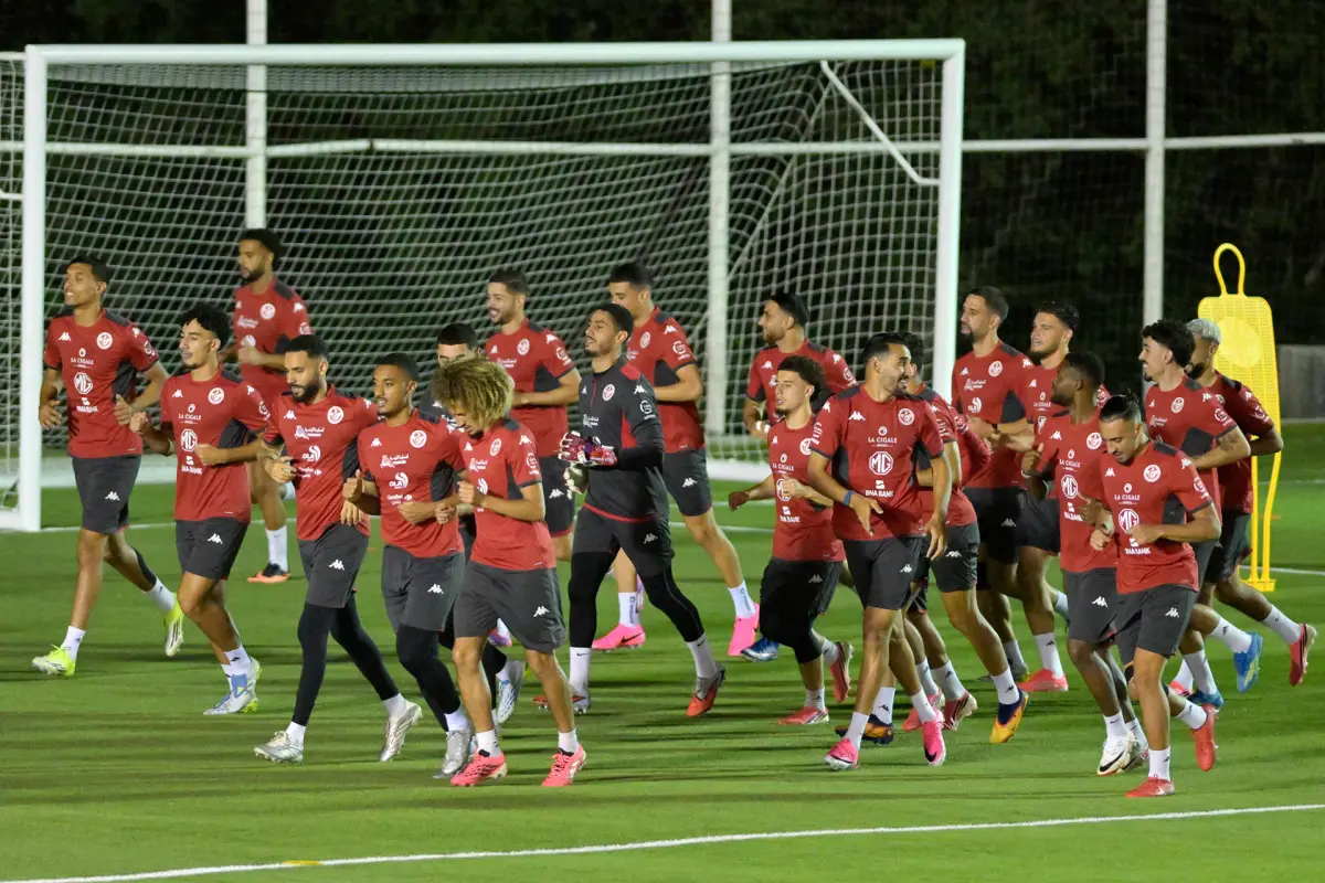 Jugadores de la selección de Túnez participan en un entrenamiento previo al primer partido del Mundial 2026, en Monterrey, México., EFE