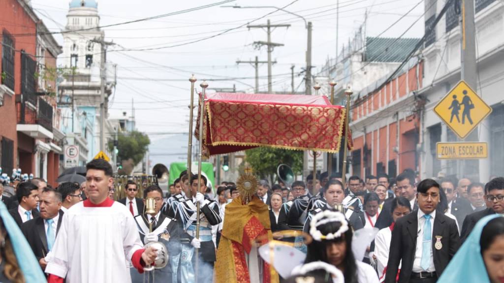 Piden que Jesús reine en el corazón durante el Corpus Cristi | Alex Meoño