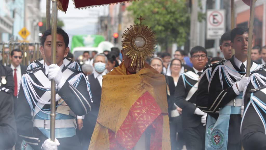 Piden que Jesús reine en el corazón durante el Corpus Cristi | Alex Meoño