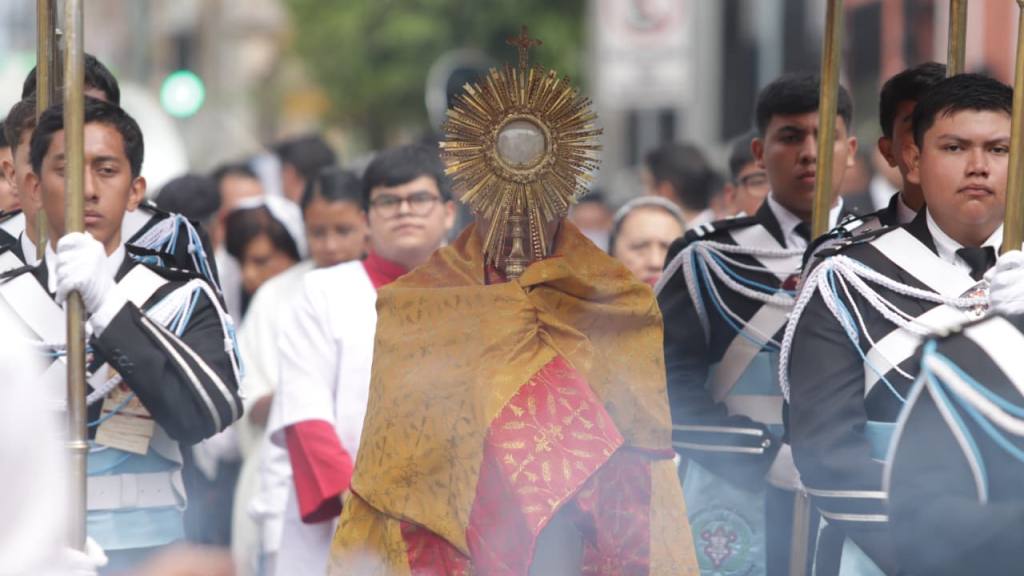 Piden que Jesús reine en el corazón durante el Corpus Cristi | Alex Meoño