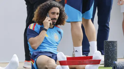 El posible fichaje de Cucurella por el Real Madrid irrumpe en la selección