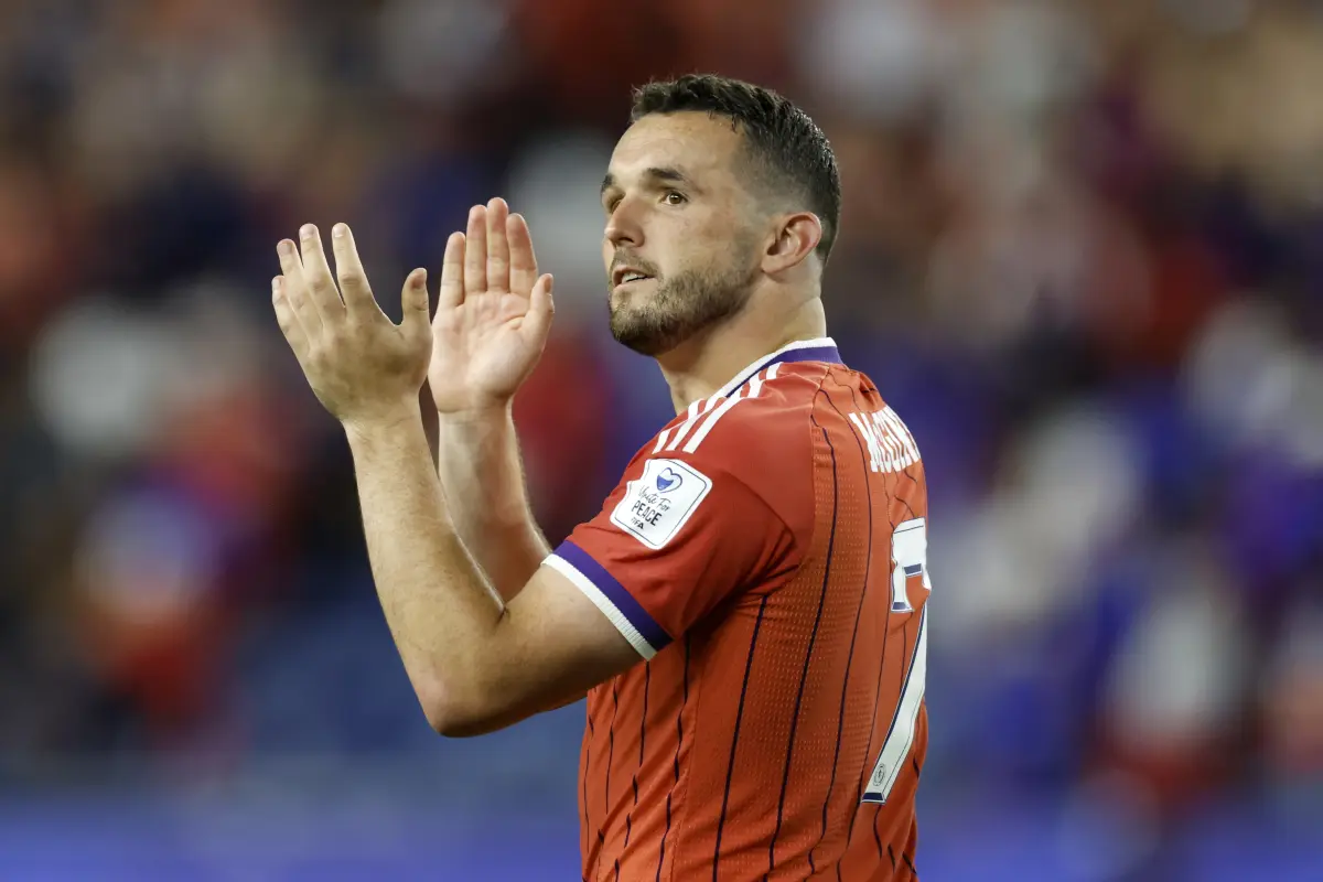 John McGinn de Escocia saluda a sus seguidores después de ganar el partido de la fase de grupos de la Copa Mundial de la FIFA 2026