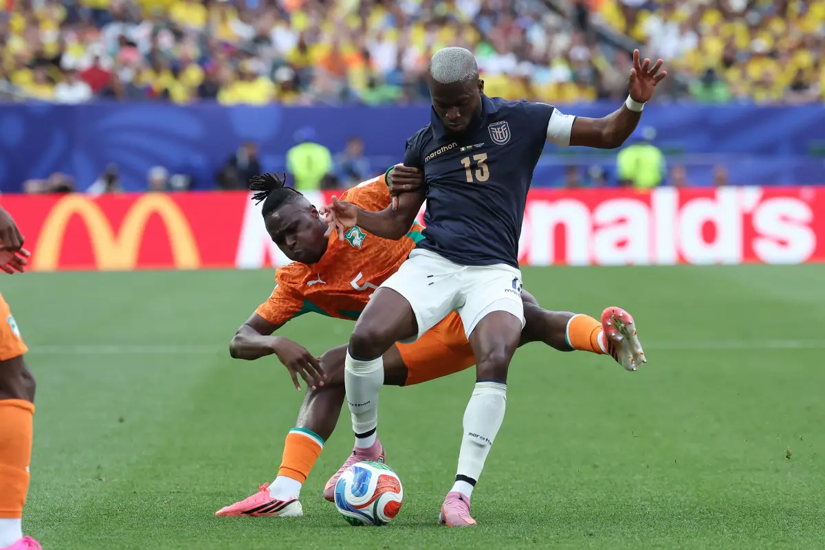 Acción de juego entre Costa de Marfil y Ecuador