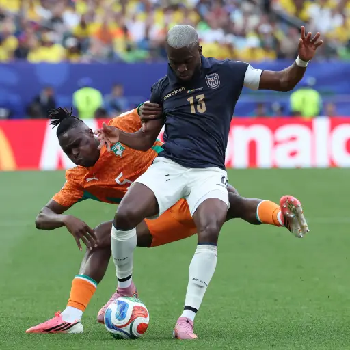 Acción de juego entre Costa de Marfil y Ecuador  