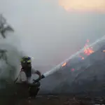 Incendio de gran magnitud consume aserradero en Zacapat