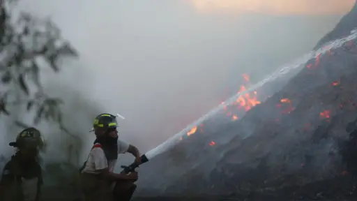 Incendio de gran magnitud consume aserradero en Zacapa