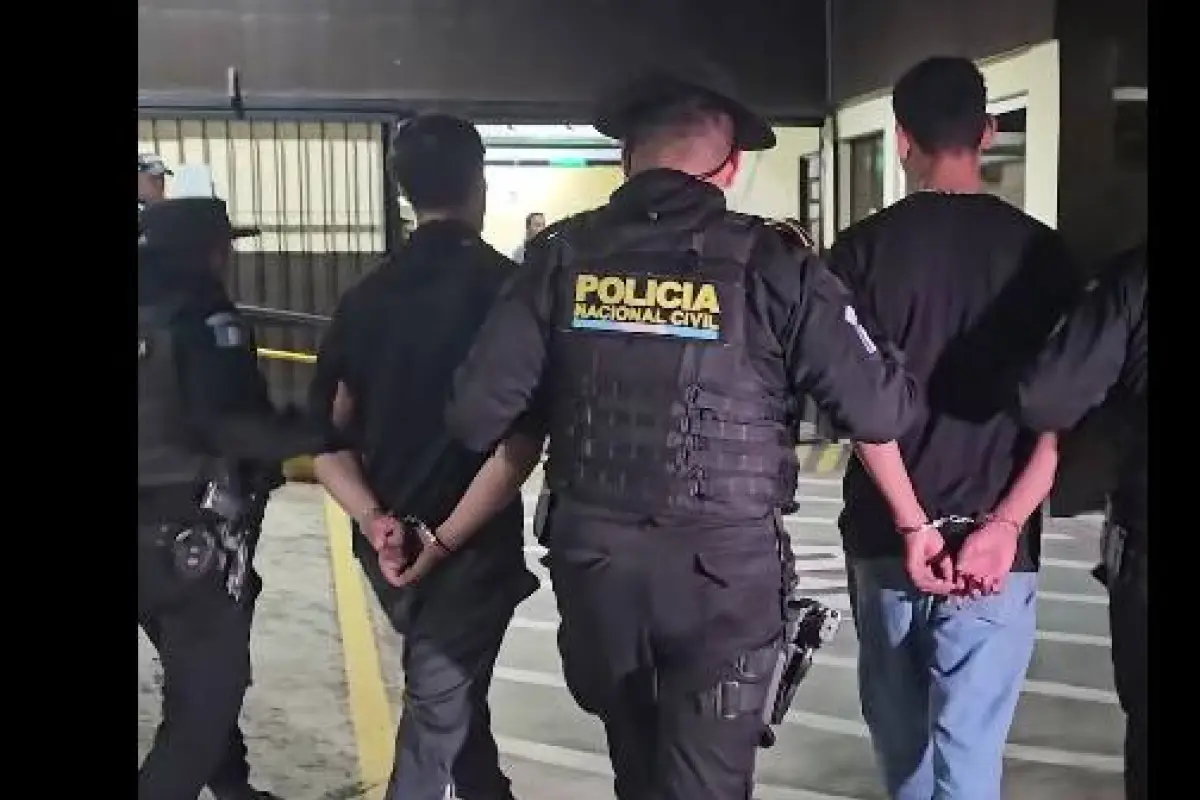 Los sospechosos de cometer delitos en Mixco fueron detenidos y puestos a disposición de las autoridades correspondientes., PNC