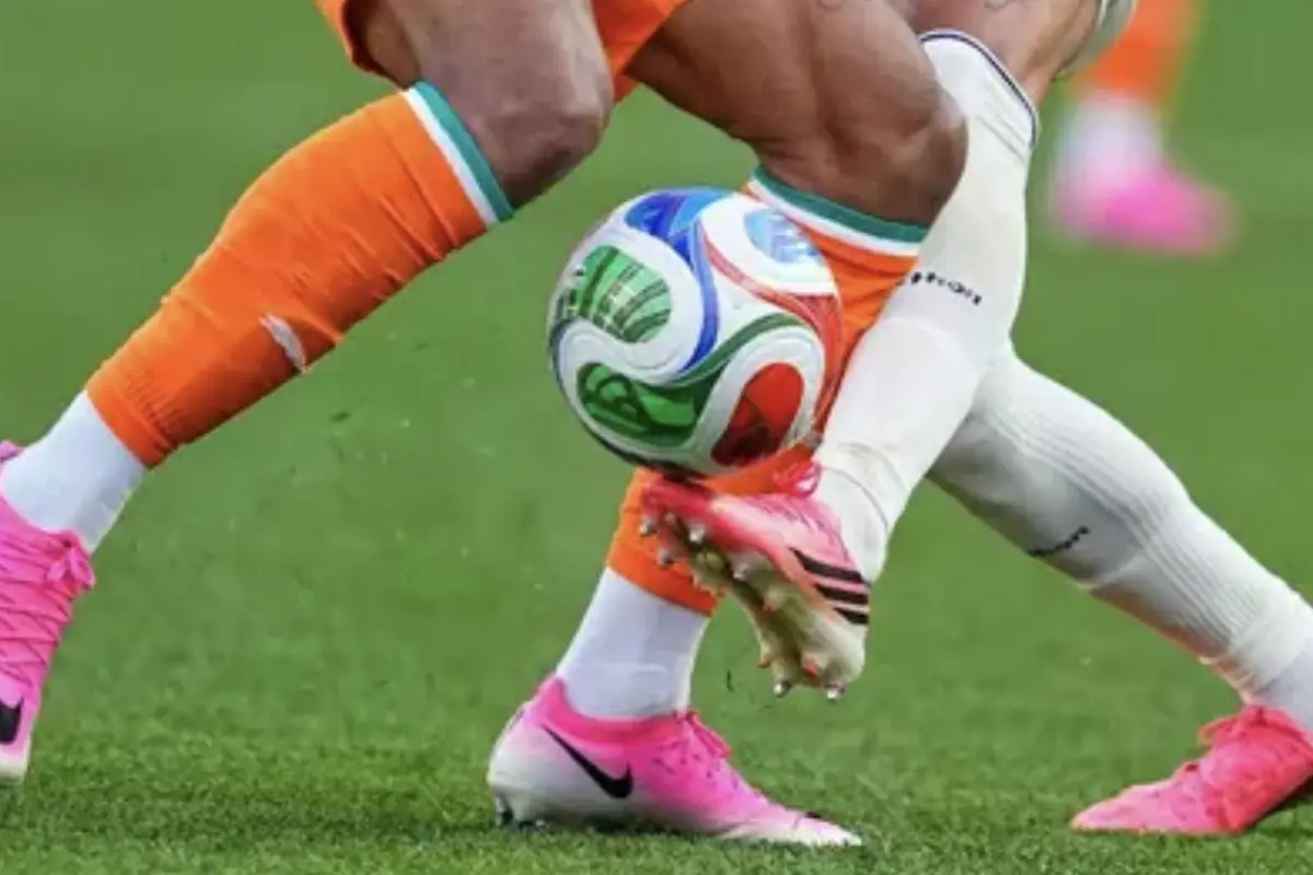 Botines rosas, Botines rosas