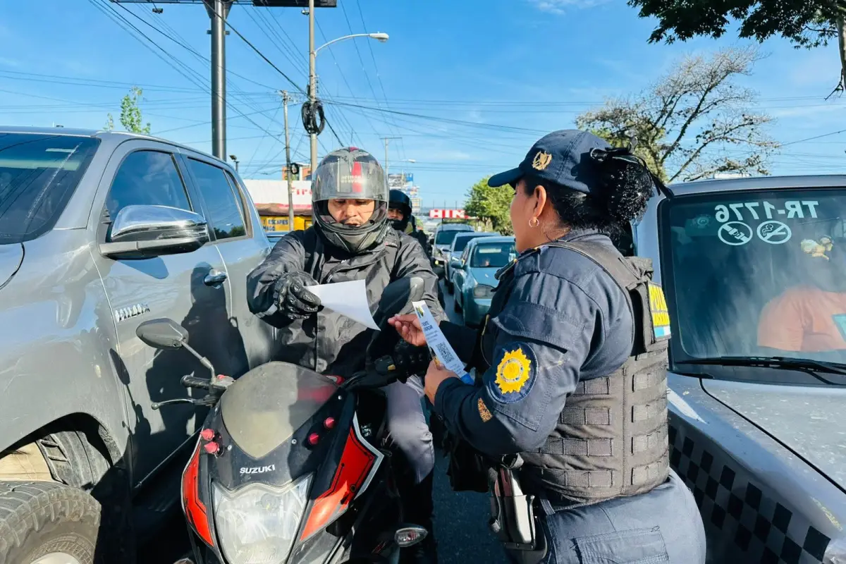 Acciones policiales en el marco del operativo "Semáforo Seguro"., PNC