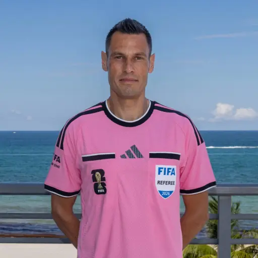 Árbitros vestirán de color rosado en el Arabia Saudita vs. Uruguay 