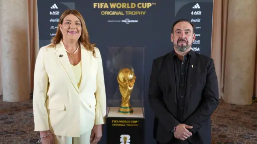 La copa de FIFA se exhibe gratis en Miami en el debut de la ciudad como sede del Mundial