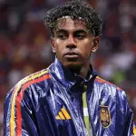 Lamine Yamal debuta en el Mundial 2026 con banderas de otros países en sus botast