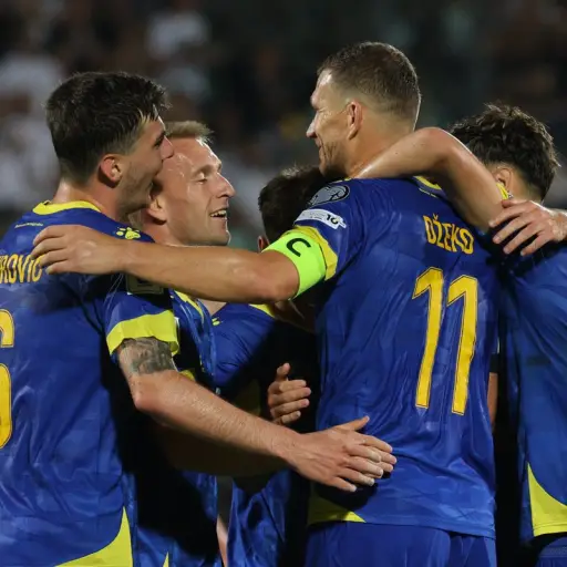 Edin D~eko, capitán y referente de la selección de Bosnia y Herzegovina. ,Redes