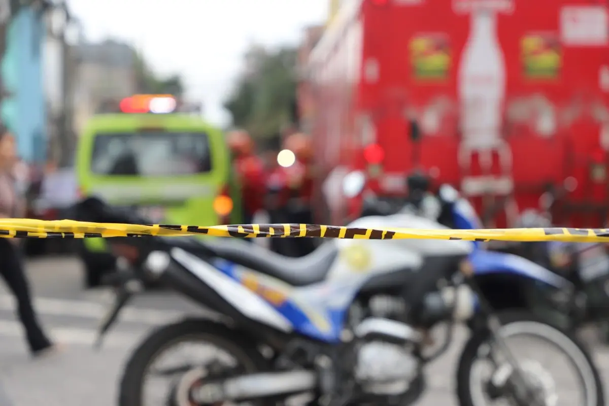 En el área donde ocurrió el incidente armado en zona 11 se mantiene un cierre vehicular., Bomberos Municipales