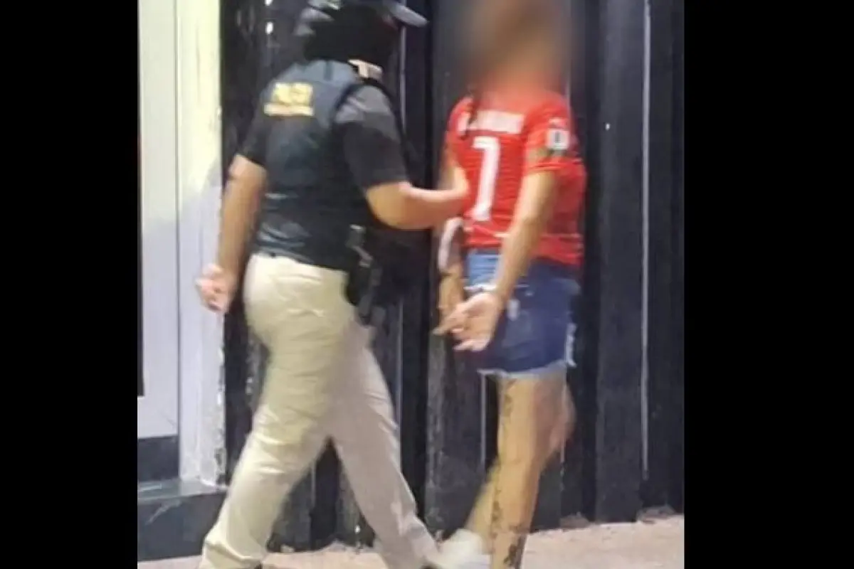 Una de las personas detenidas en el operativo en Retalhuleu., PNC