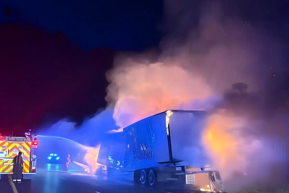 Fueron rescatados 39 migrantes de un tráiler en llamas en Texas., Diario Tiempo Honduras