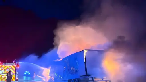 VIDEO. Rescatan a 39 migrantes, incluidos guatemaltecos, de camión incendiado en Texas