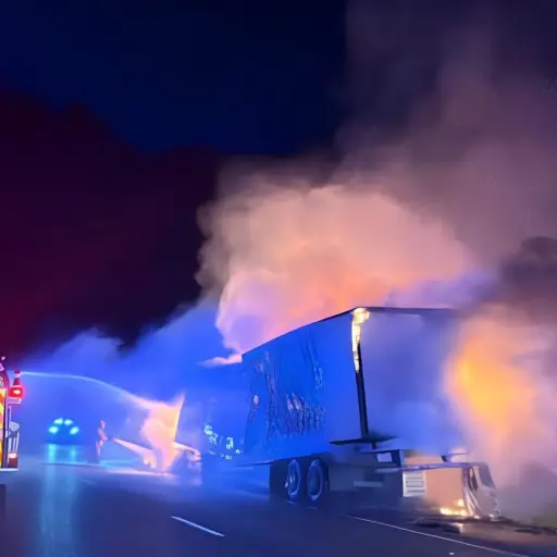 Fueron rescatados 39 migrantes de un tráiler en llamas en Texas. ,Diario Tiempo Honduras