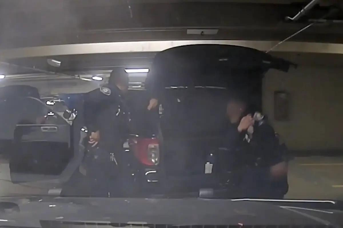 Disparo accidental entre policías deja a un agente herido., Captura de pantalla video de X.
