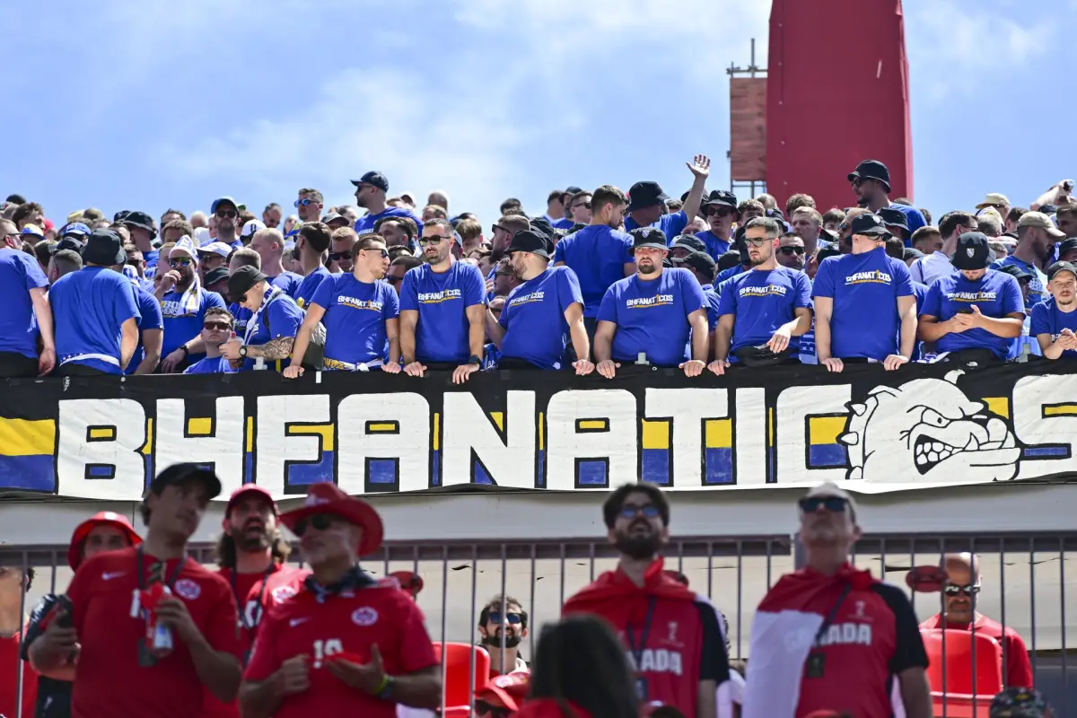 Aficionados de Bosnia en el BMO Field de Toronto - EFE