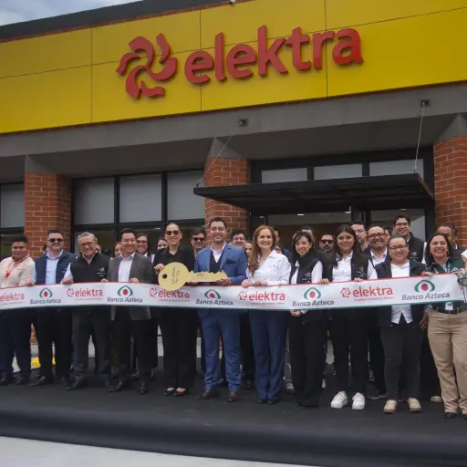 Inauguración megatienda Elektra y centro financiero Azteca. ,Omar Solís
