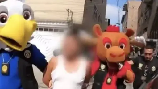VIDEO: Policías se disfrazan de mascotas del Mundial para arrestar a narco