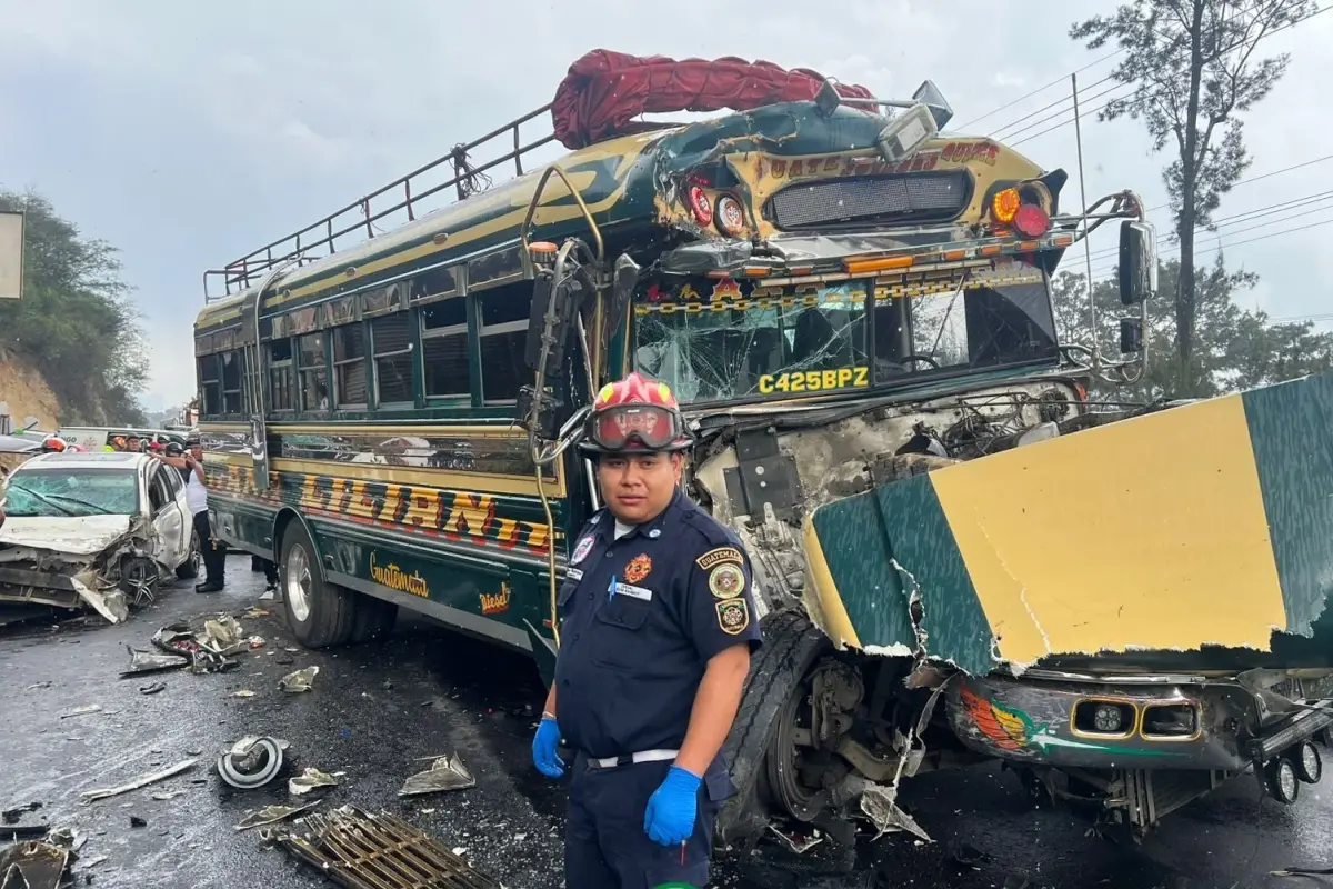El accidente ocurrió en la ruta Interamericana., Bomberos Municipales Departamentales. 