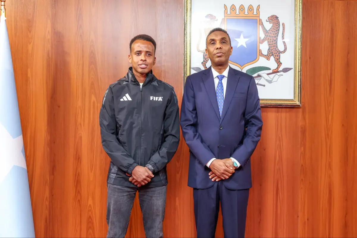 El árbitro Omar Abdulkadir Artan volvió a Somalia después de que EE.UU. le negara la entrada al Mundial por supuesta asociación con terroristas - EFE
