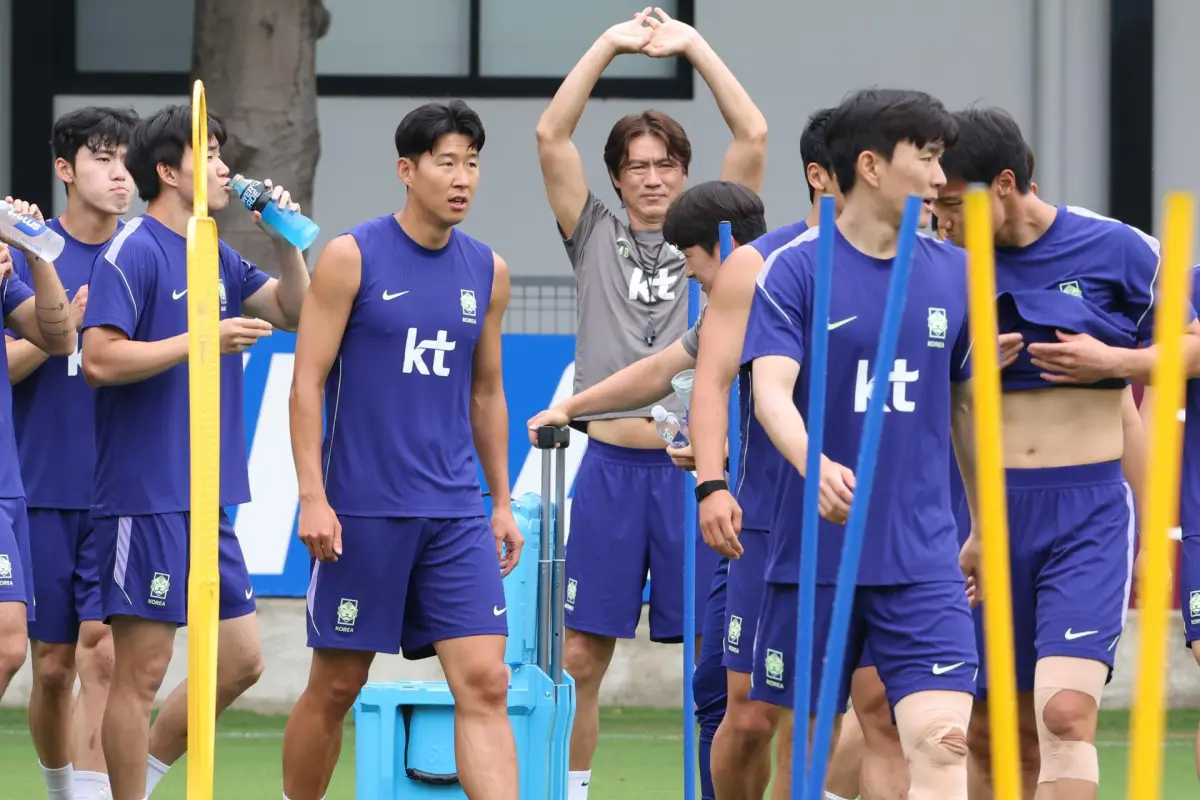 Jugadores de Corea del Sur participan en un entrenamiento en Guadalajara, México. , EFE