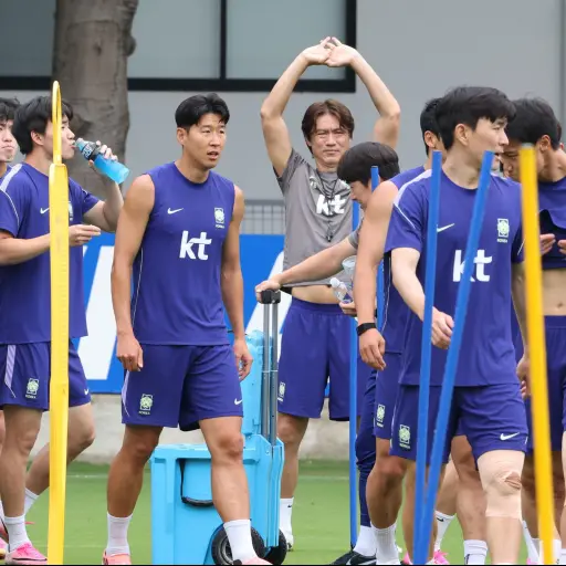 Jugadores de Corea del Sur participan en un entrenamiento en Guadalajara, México.  ,EFE