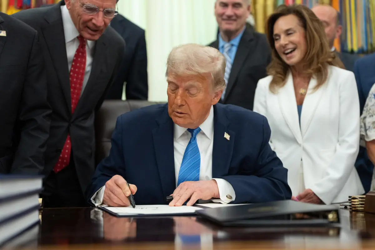 Trump en la Oficina Oval, EFE