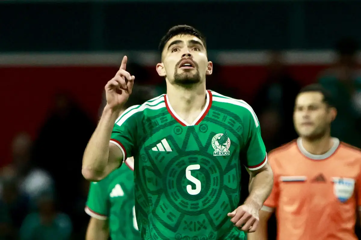 Johan Vásquez de México celebra un gol el pasado 4 de junio, en un partido amistoso entre México y Serbia previo a la Copa Mundial de Fútbol, en el estadio Nemesio Diez en Toluca, México, EFE