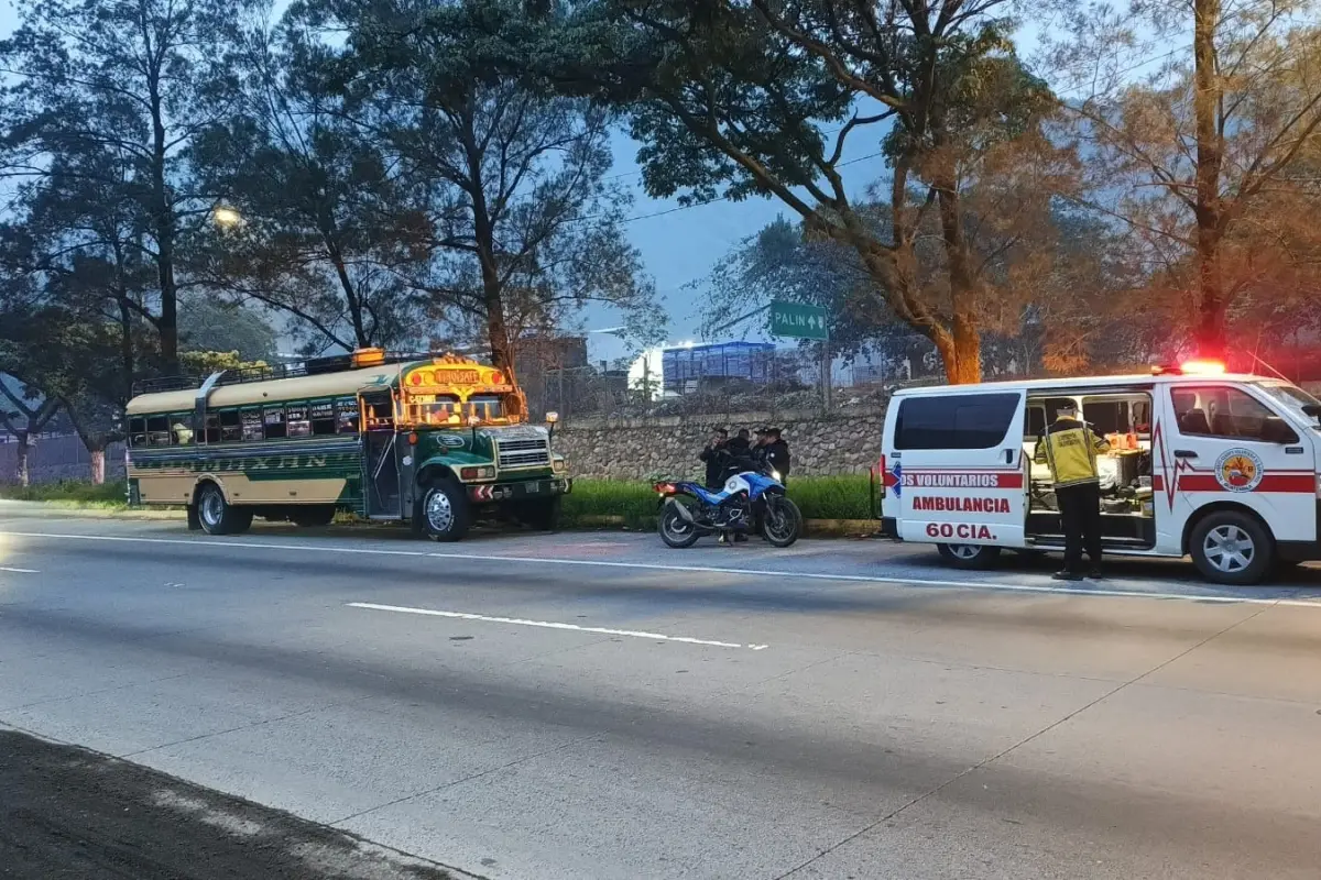 Área donde ocurrió un ataque armado dentro de un bus en ruta al Pacífico., Bomberos Voluntarios