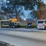 Área donde ocurrió un ataque armado dentro de un bus en ruta al Pacífico. ,Bomberos Voluntarios