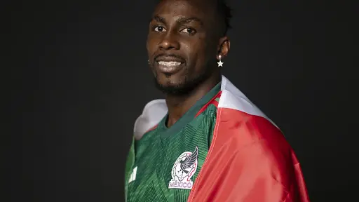Julián Quiñones entra en la historia con el primer gol mundialista