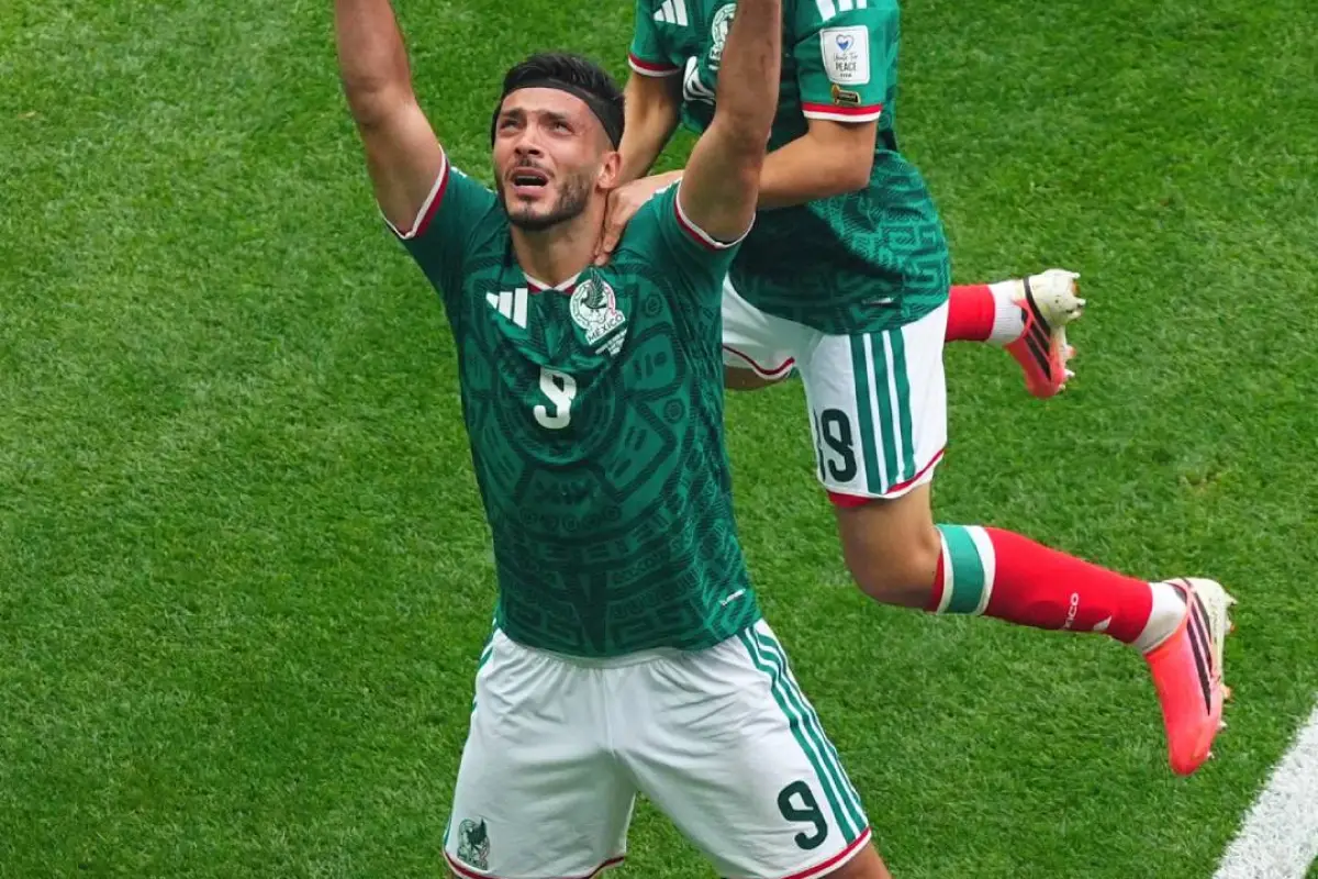 Raúl Jiménez le dedica el gol a su papá, Selección de México