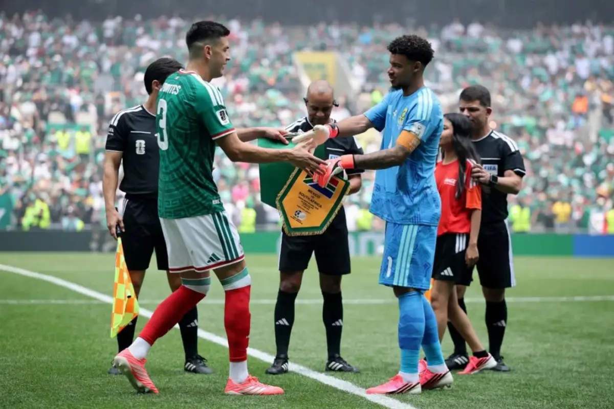 Ronwen Williams, el capitán que evitó una goleada mayor en el estreno mundialista de Sudáfrica., Selección de Sudáfrica