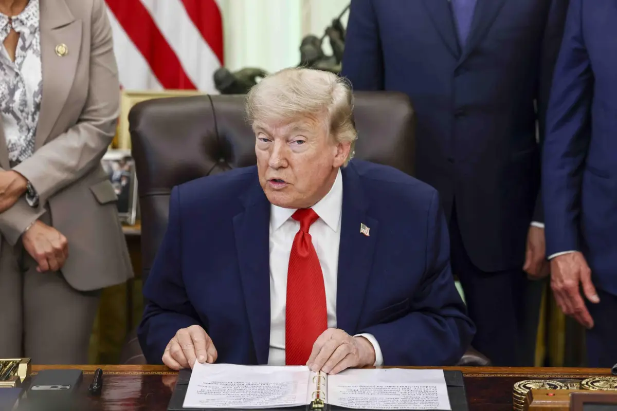 Trump en la Oficina Oval, EFE