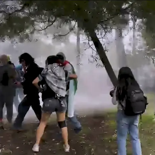Enfrentamientos en inmediaciones del Estadio Ciudad de México durante el partido inaugural del Mundial. ,Captura de pantalla video de X.