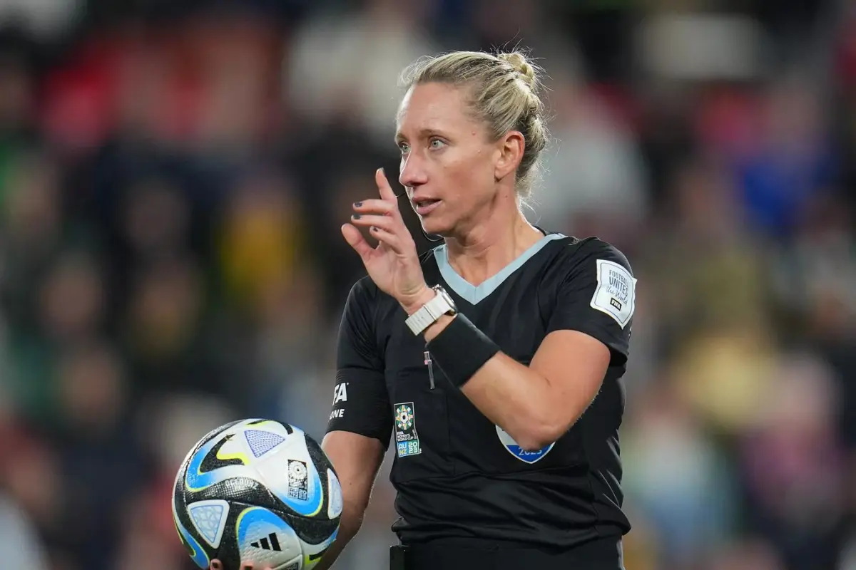 En 2019, convertida en madre de tres niñas, Tori Penso, decidió hacer de su afición una profesión., FIFA