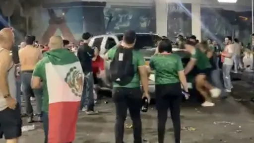 Fiesta por triunfo de México termina en tragedia: conductor atropella a aficionados en Chihuahua