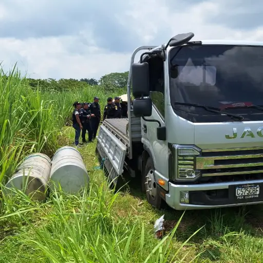 El vehiculo de transporte de carga fue encontrado en un cañaveral, indicó la PNC. ,PNC de Guatemala.