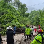 Localizan a dos miembros de una familia arrastrada por río en Santa Rosat