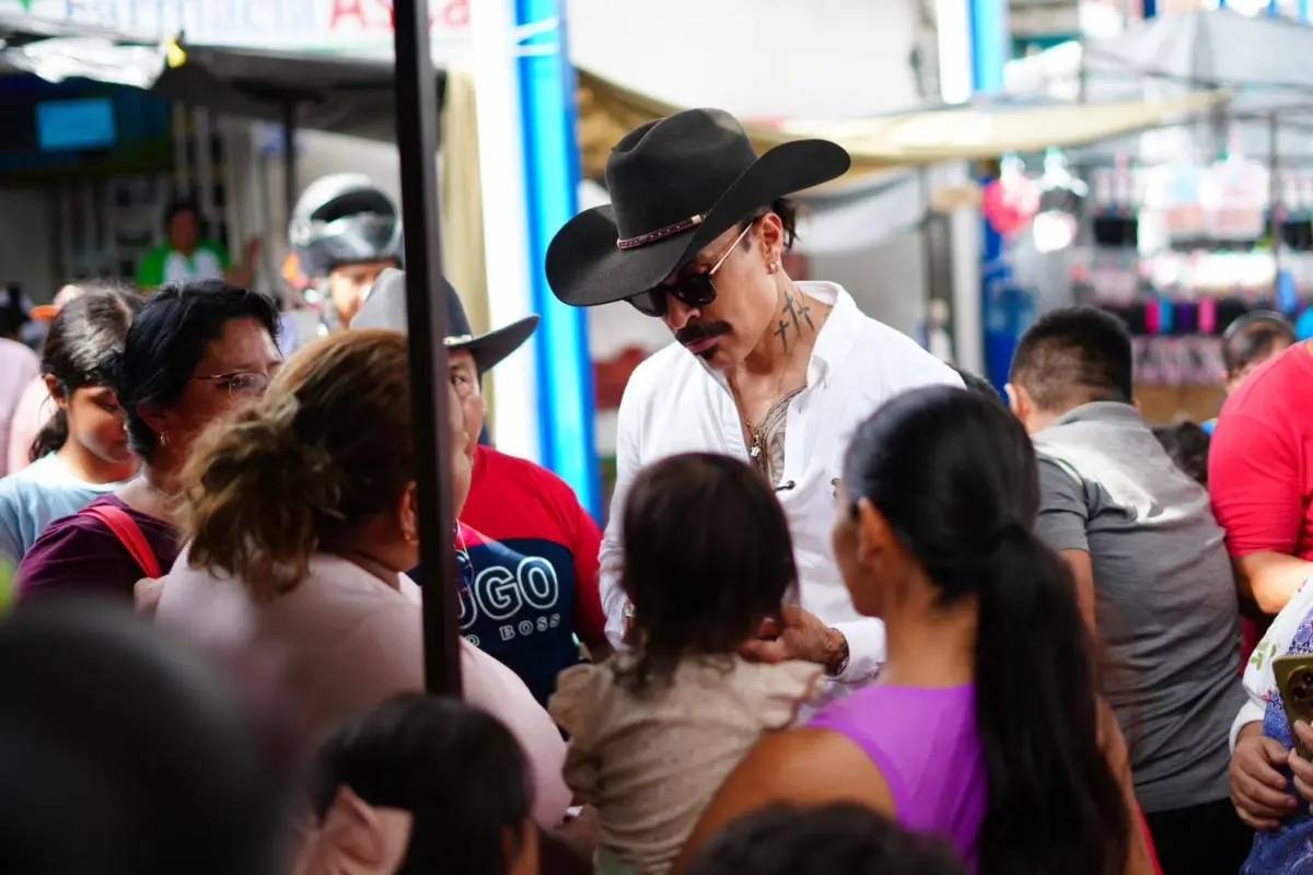 El alalde de Mixco, Netro Bran (de sombrero), durante una actividad con pobladores de su municipio., Redes sociales.