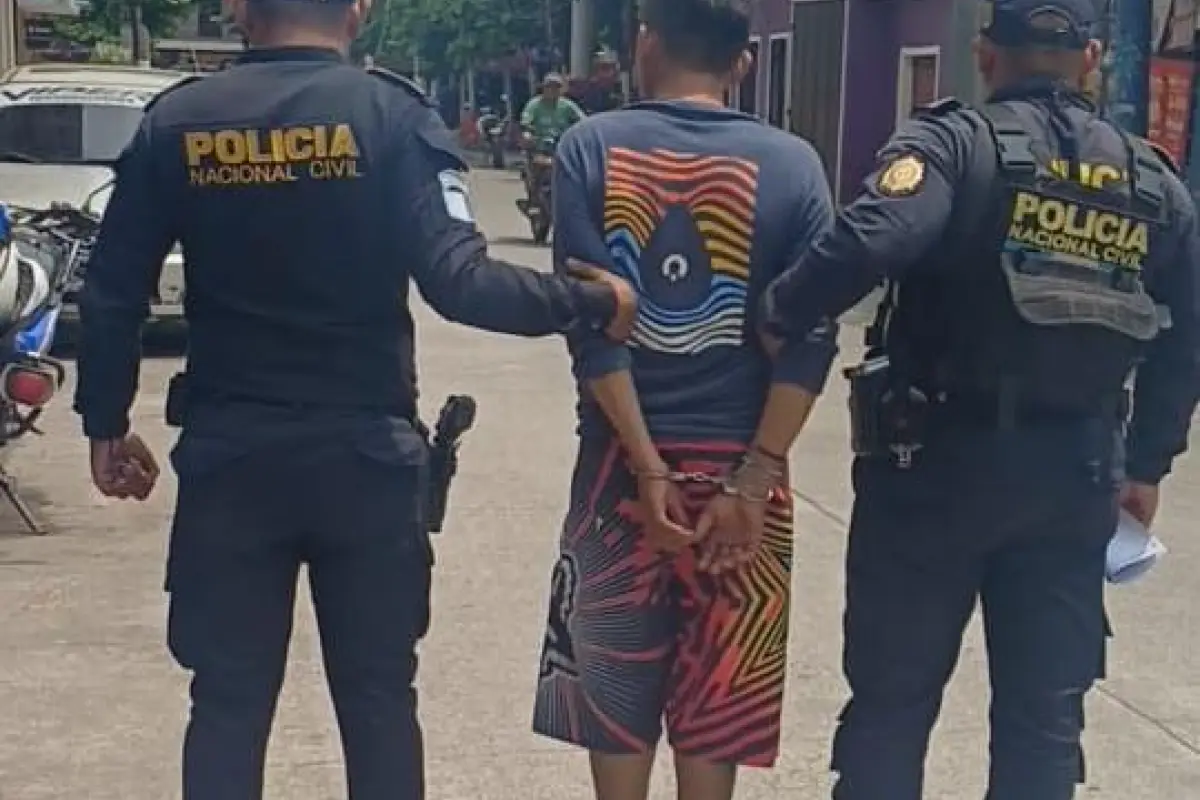 El detenido fue sorprendido en el caserío Ceiba Hueca., PNC de Guatemala.