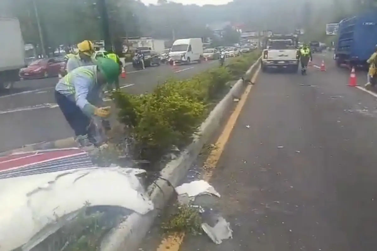 El accidente causa congestionamiento en el sector del kilómetro 14 de la ruta CA-2., Captura de pantalla.