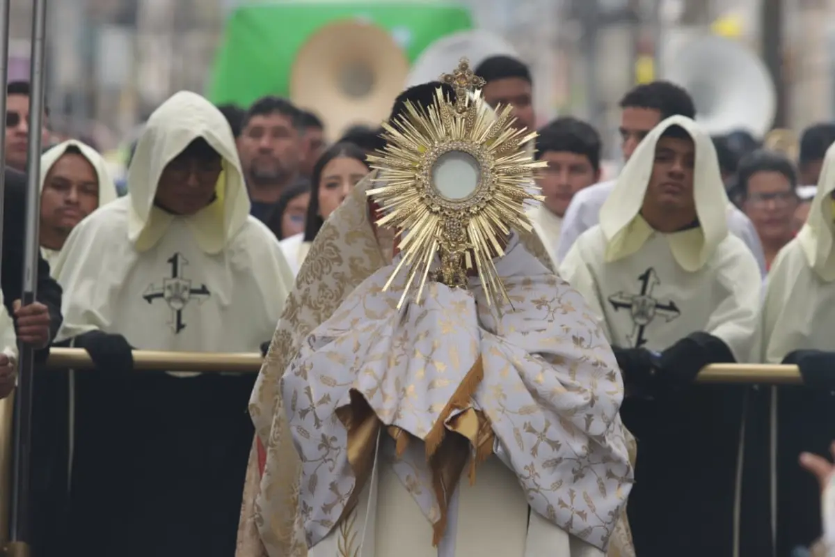 El pueblo católico de Guatemala vivió una jornada de reflexión y solemnidad por la conmemoración del Corpus Christi., Alex Meoño 