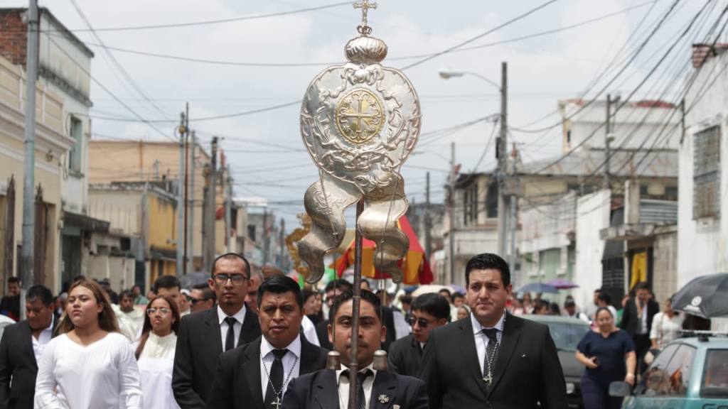 Devotos llevan el mensaje de Cristo en el Corpus Christi | Alex Meoño