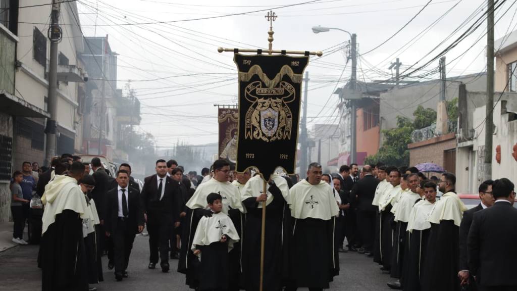 Devotos llevan el mensaje de Cristo en el Corpus Christi | Alex Meoño