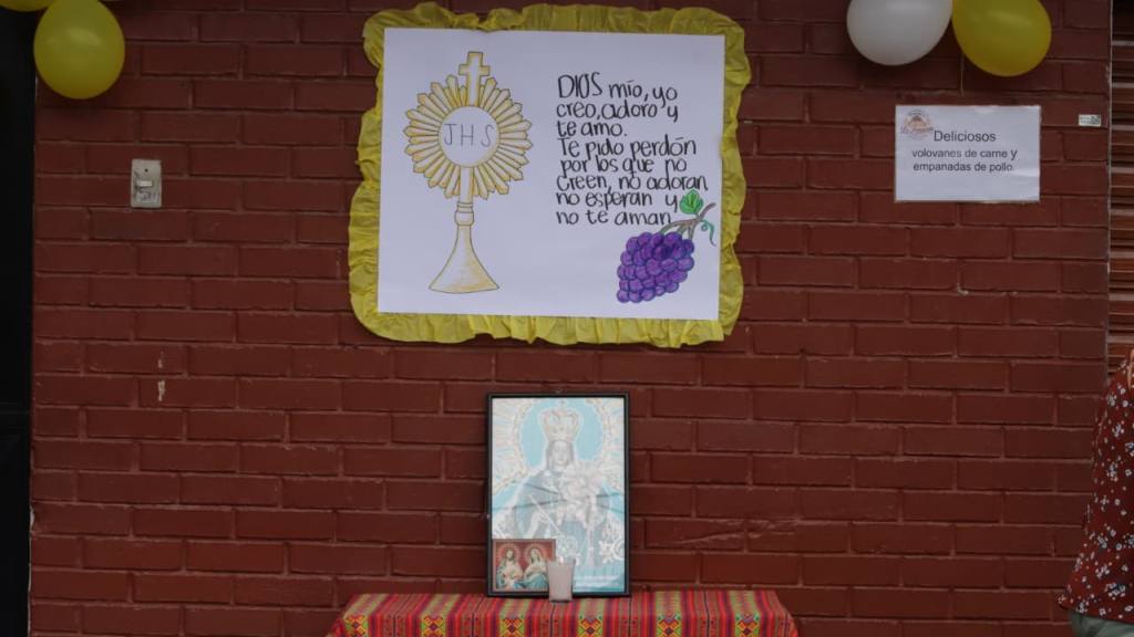 Devotos llevan el mensaje de Cristo en el Corpus Christi | Alex Meoño